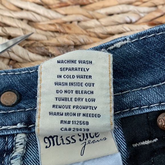 Miss Me Destructed Embroidered Skinny Jean 27 NWOT - Picture 16 of 16